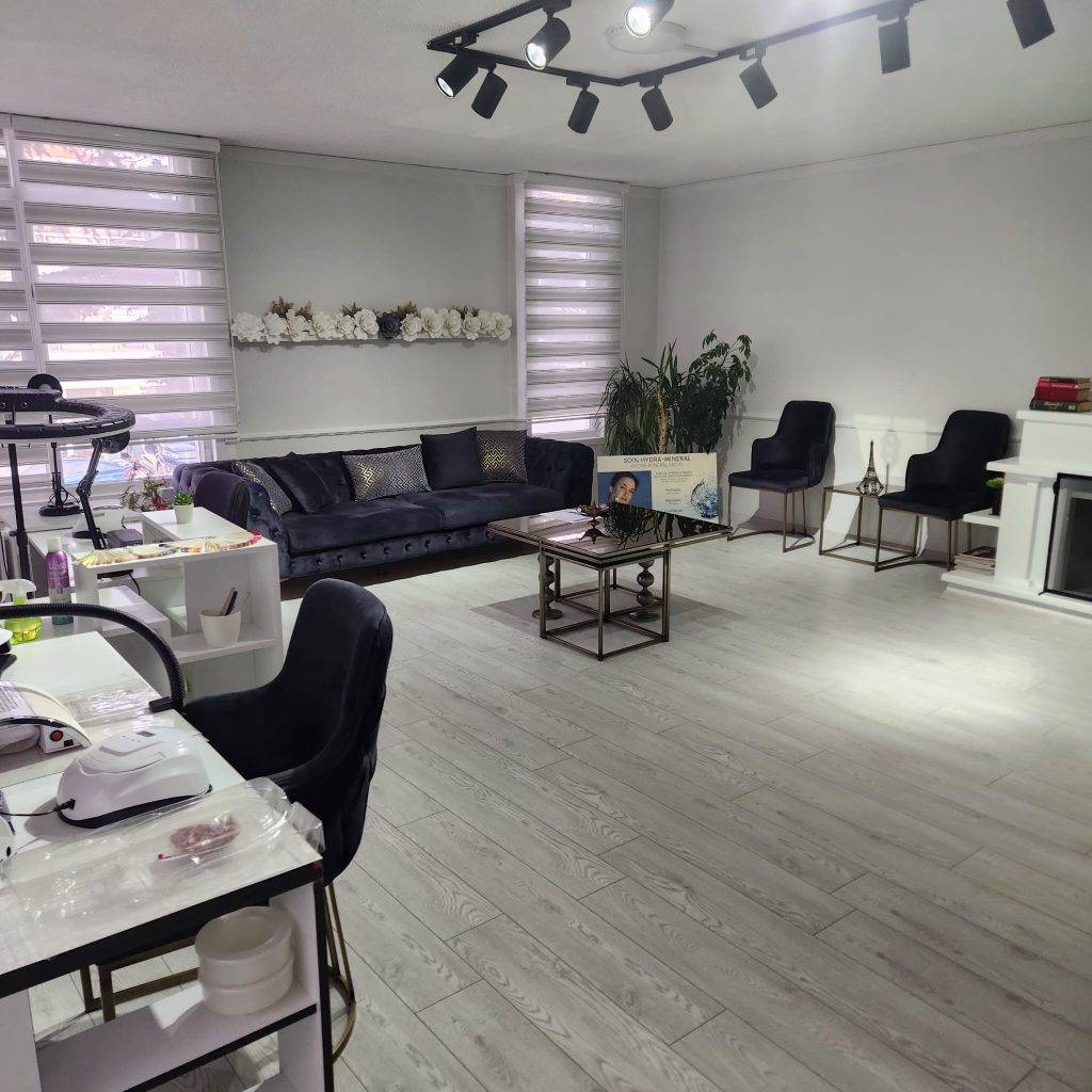 Başkent Güzellik Merkezi’nin bekleme ve bakım alanı